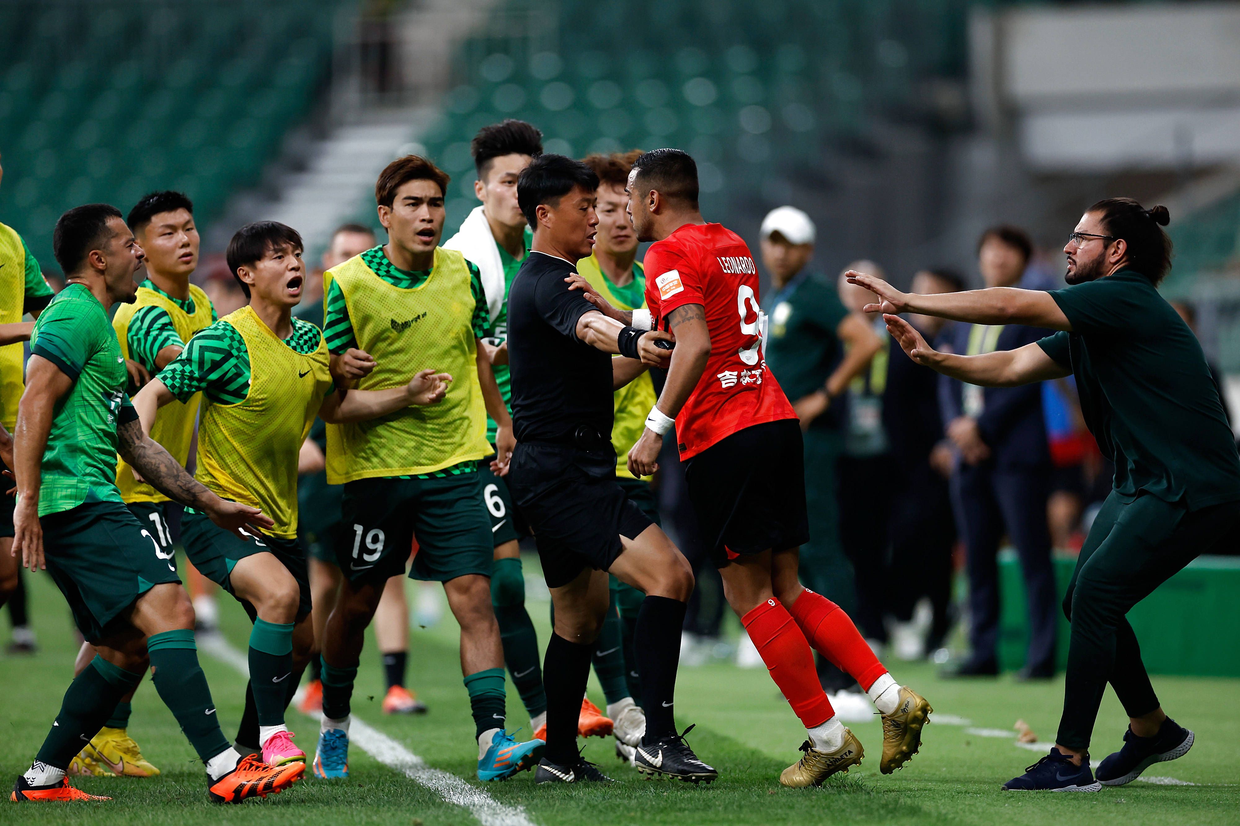 今日焦点战预告02:00 西甲赛场 巴塞罗那 vs 阿尔梅利亚 巴塞罗那战鱼腩力争大胜止颓03:30 德甲赛事 沃尔夫斯堡 VS 拜仁慕尼黑 拜仁有望告捷紧追榜首之位04:00 法甲赛场 巴黎圣日耳曼 VS 梅斯 大巴黎主场告捷“梅”有难度？04:00 意杯赛事 国际米兰 VS 博洛尼亚 多线作战，国际米兰能否继续高歌猛进？事件内马尔缺席美洲杯！